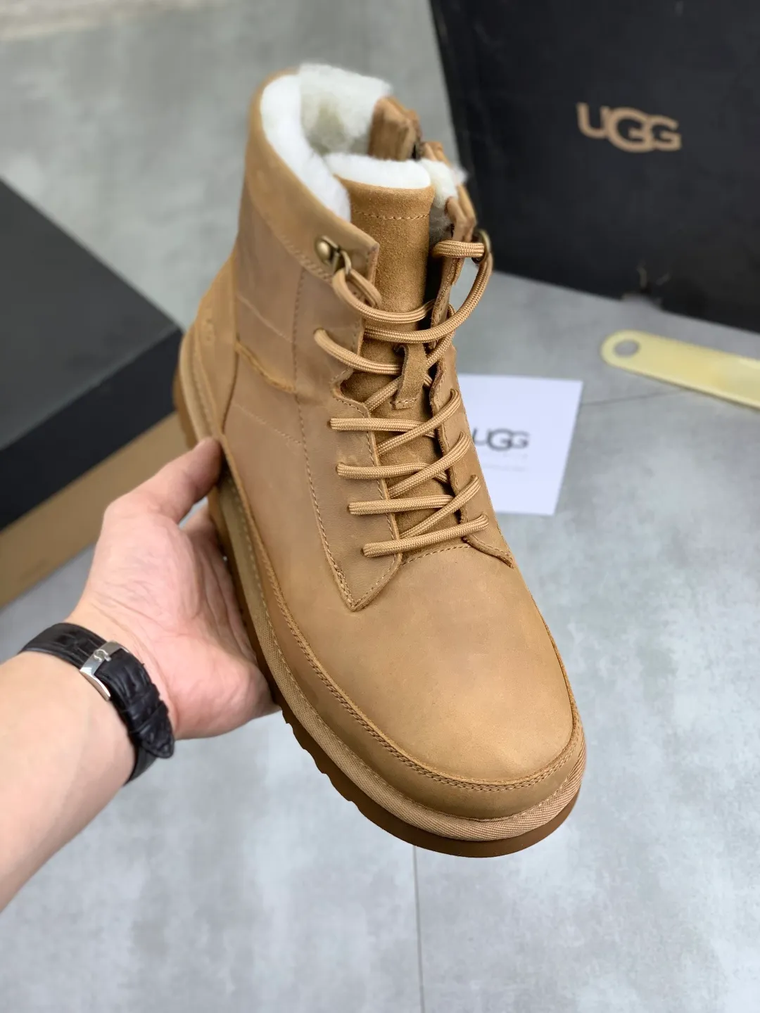 Men's shoes P620 New arrival🆕🆕🆕 IUGGI Men's British retro Martin boots Winter new men's outdoor hiking boots First layer of cowhide on the outside and wool on the inside Comfortable and warm Rubber sole sole Non-slip and firm Trendy and fashionable Casual and versatile Size: 39-44 (38 45 customized) Color: two colors